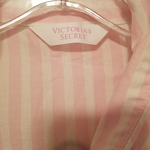 Victoria SECRET top color pink with white stripes - Picture 2 of 3